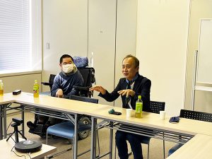 会場で講演する中村元(なかむらはじめ)氏