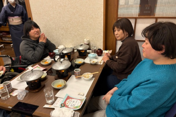おいしい料理に満足