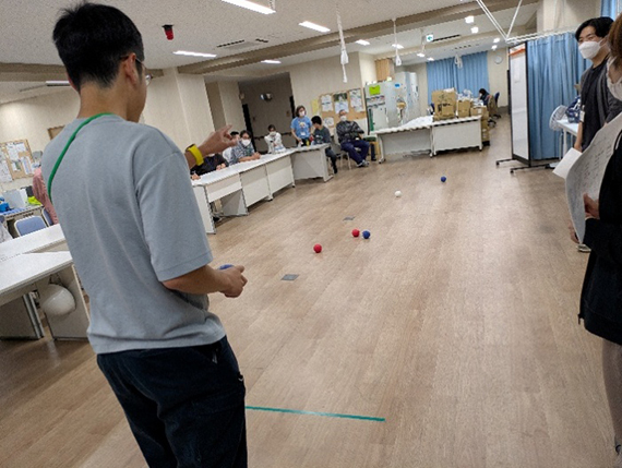 ボッチャ、白熱してます